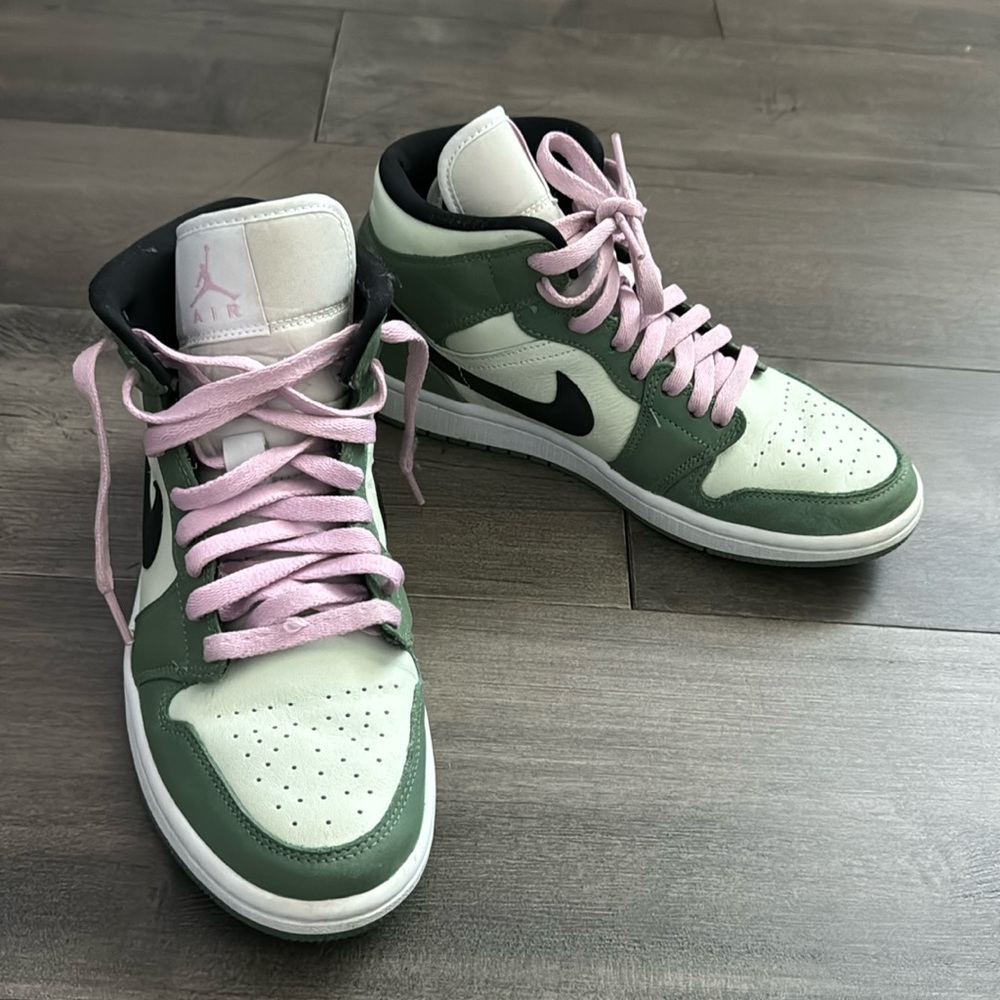 Nike Jordan’s mid ditch green